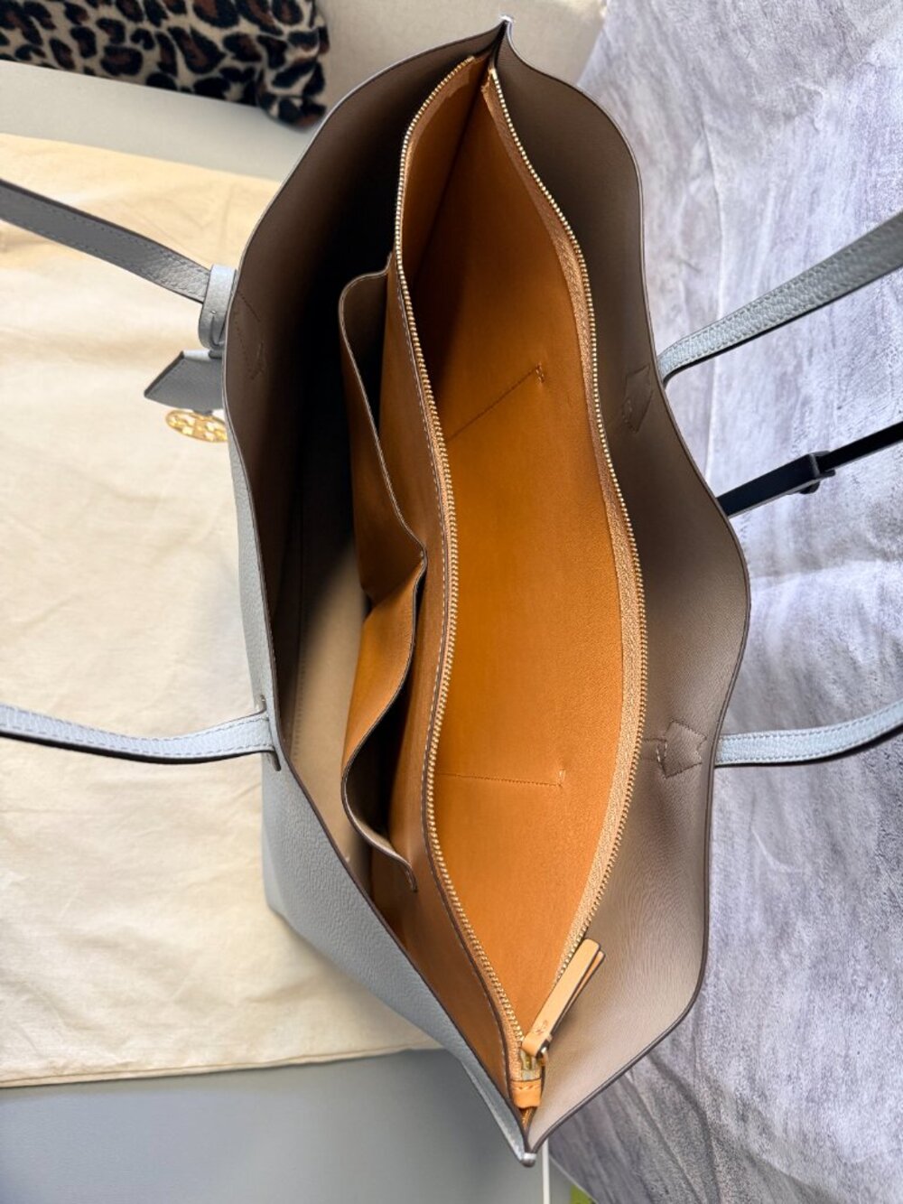 Tory Burch Perry triple-compartment tote - feather gray - Picture 8 of 12